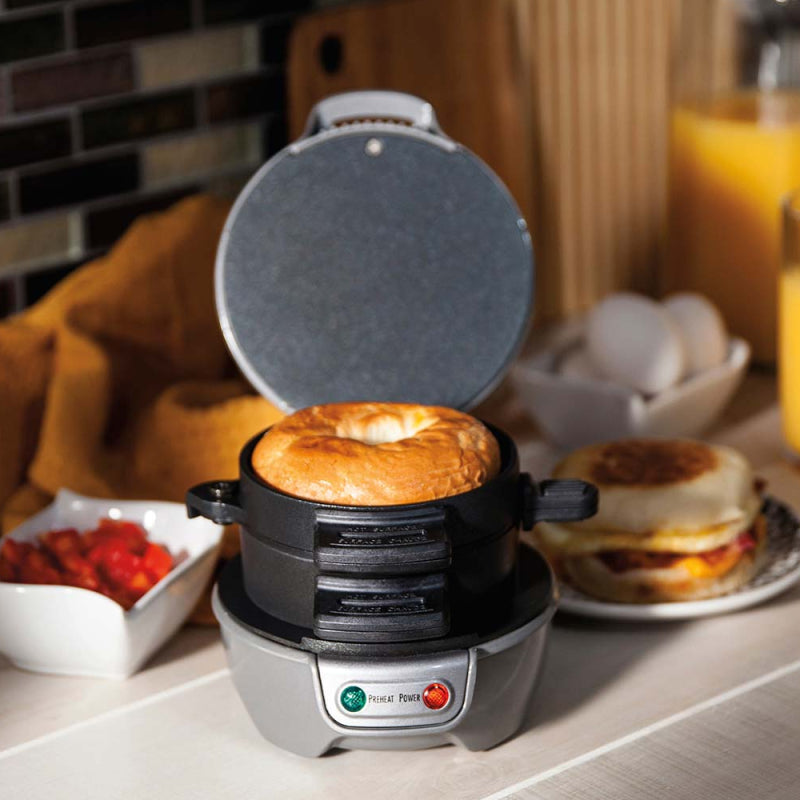 Sanduicheira e Hamburguer Hamilton Beach Breakfast Sandwich Maker Seu Lanche em 5 minutos 110V